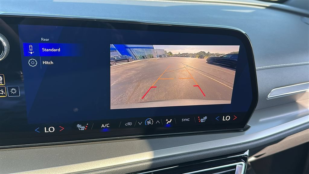 New 2027 Chevrolet Traverse LT w/ Sun and Wheel Package FWD image 20