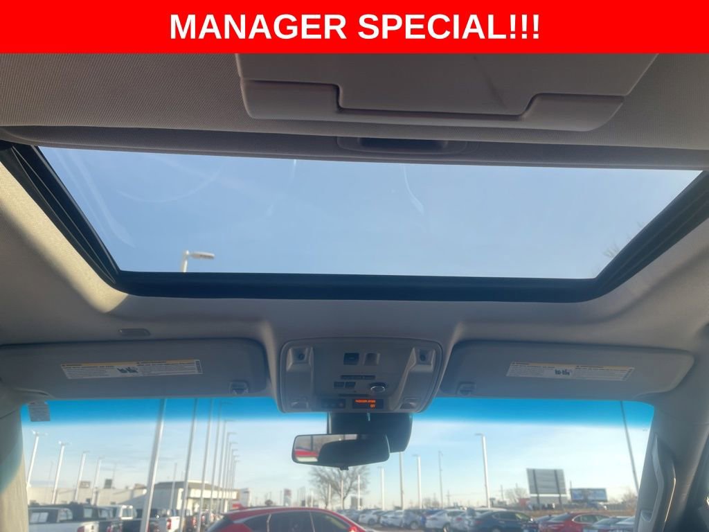 Used 2019 Cadillac Escalade Premium Luxury AWD/4WD image 18