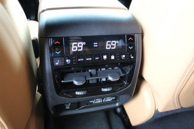 Used 2023 Jeep Grand Cherokee L Summit AWD/4WD image 37
