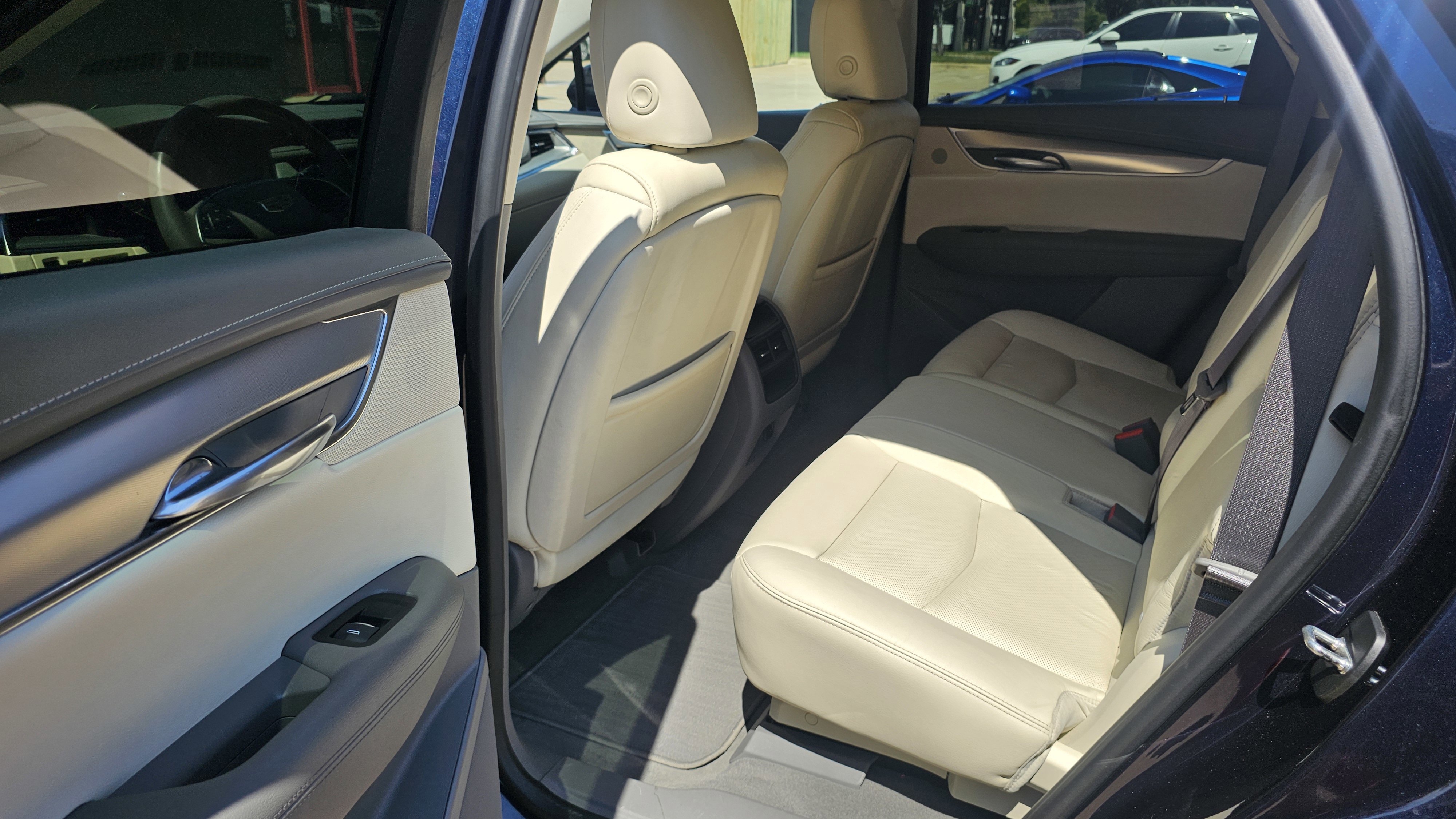 Used 2017 Cadillac XT5 Luxury w/ Driver Awareness Package FWD image 20