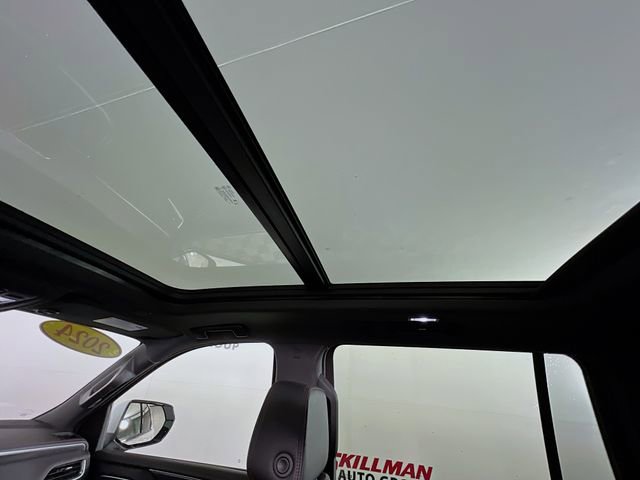 Used 2024 Chevrolet Suburban RST w/ Luxury Package image 25