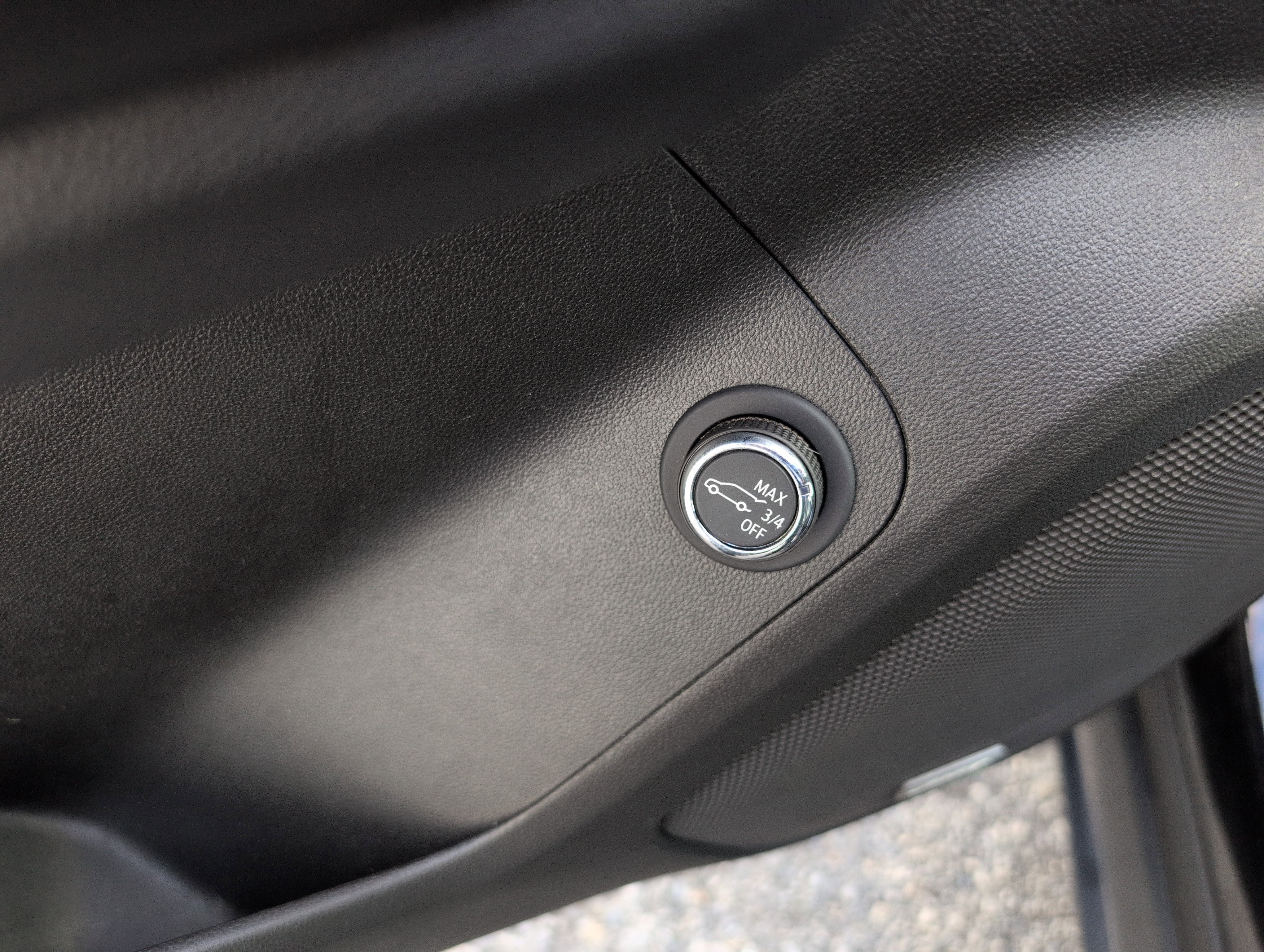 Used 2023 GMC Acadia AT4 w/ Technology Package image 15