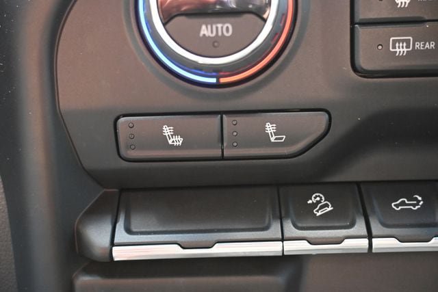 Used 2022 Chevrolet Silverado 1500 LT Trail Boss w/ Bed Protection Package AWD/4WD image 31