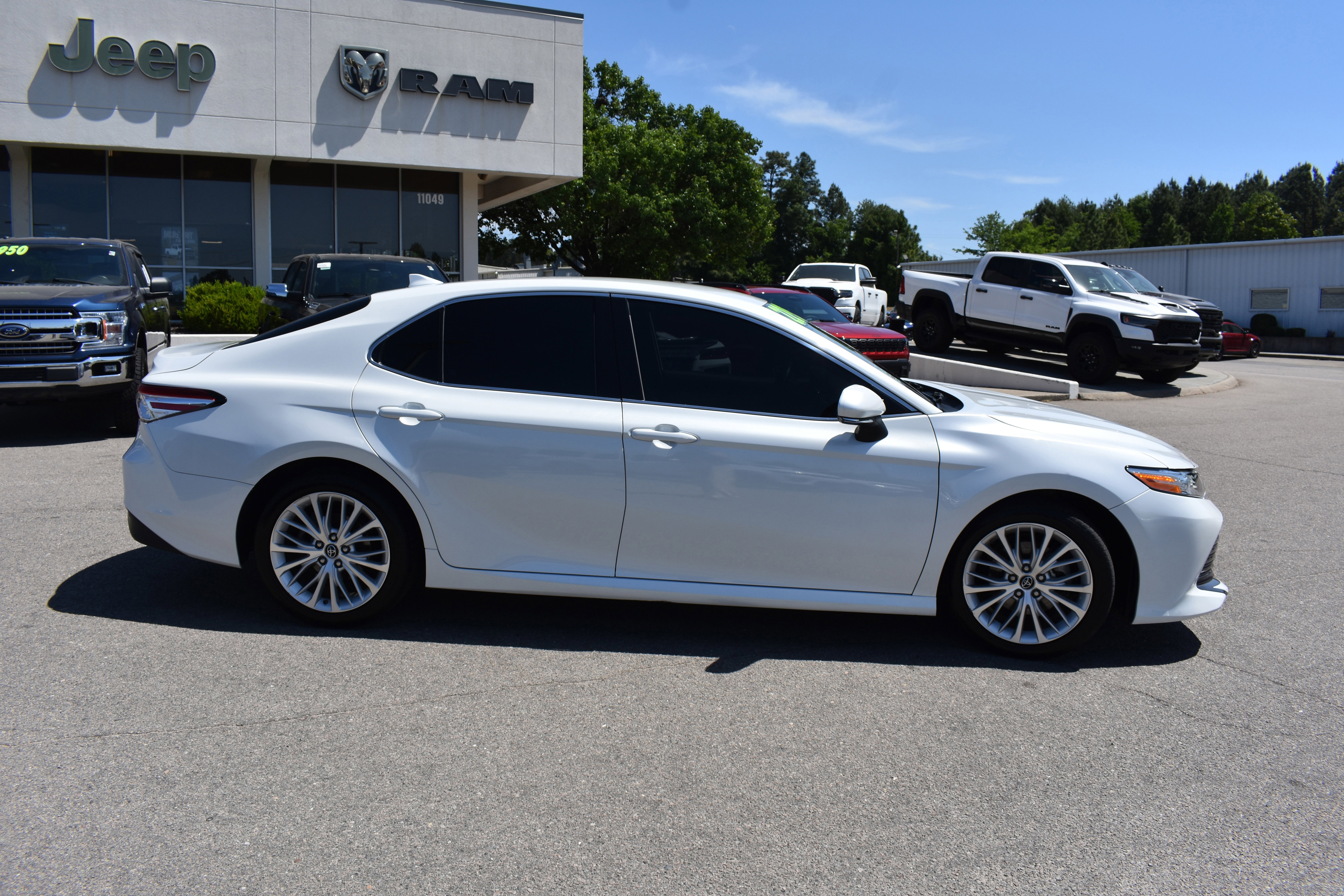 Used 2019 Toyota Camry XLE FWD image 10