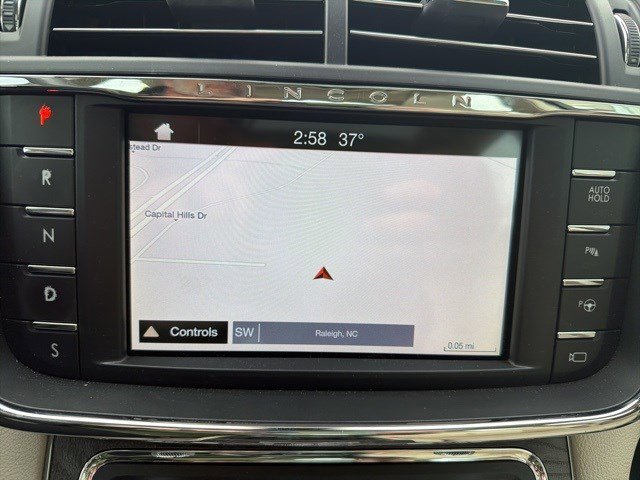 Used 2019 Lincoln Continental Reserve image 16