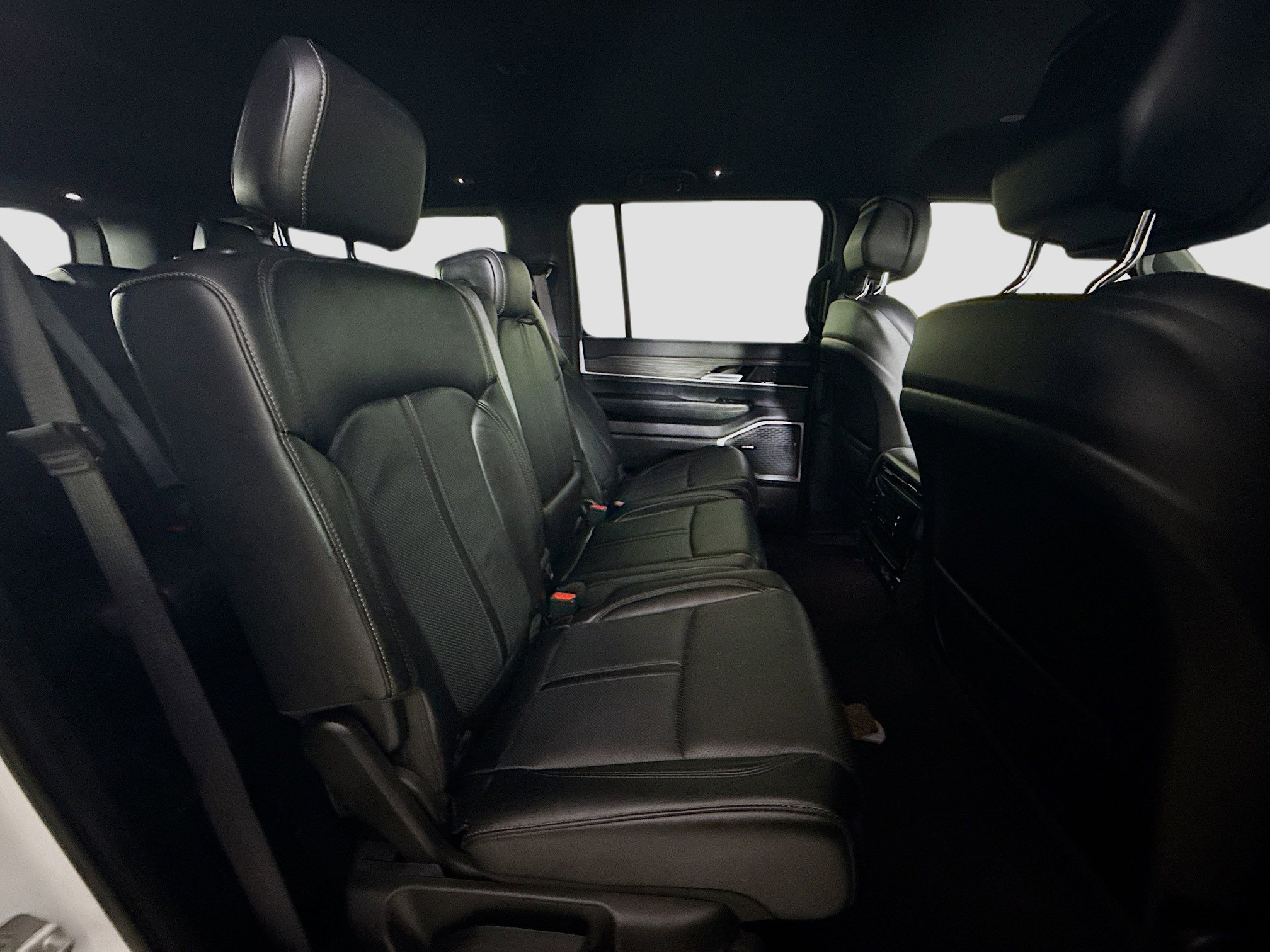 Used 2024 Jeep Wagoneer L Series II w/ Flexible Seating Group RWD image 27