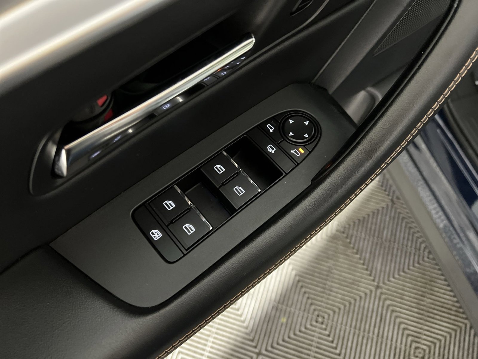 Used 2024 MAZDA CX-90 3.3 Turbo S w/ Premium Package image 15