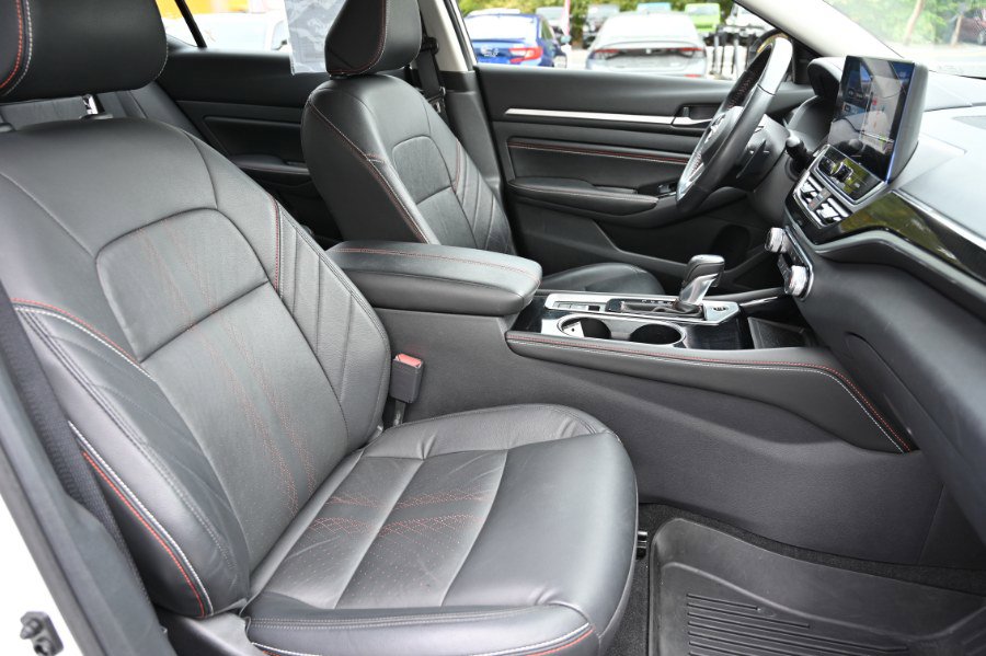 Used 2023 Nissan Altima 2.5 SR w/ SR Premium Package image 21