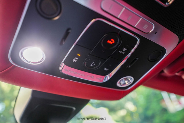 Used 2022 Bentley Flying Spur V8 image 23