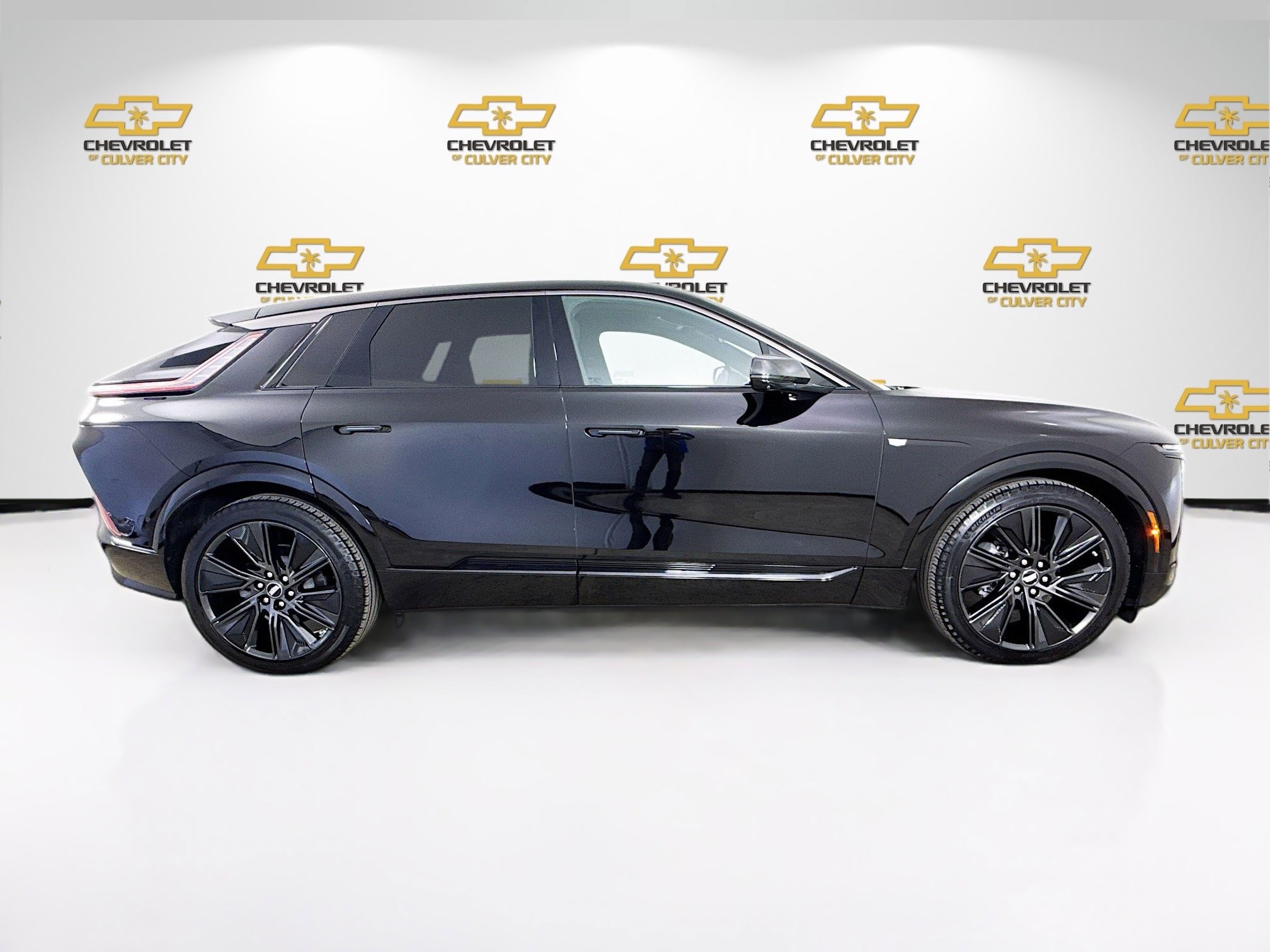 Used 2024 Cadillac Lyriq Sport AWD/4WD image 8