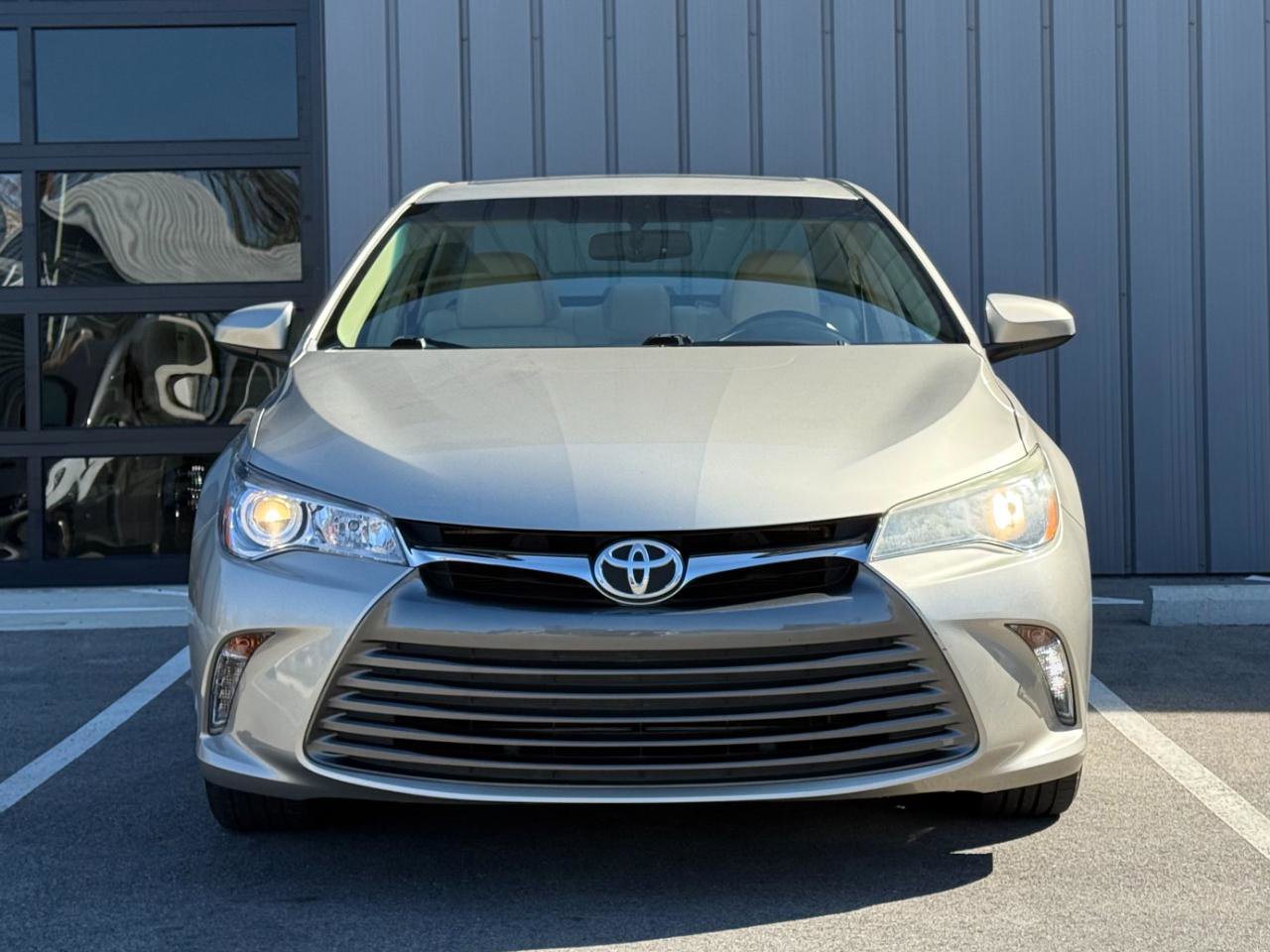 Used 2017 Toyota Camry XLE w/ Moonroof Package FWD image 2