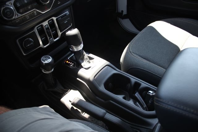 Used 2025 Jeep Wrangler Unlimited Sahara AWD/4WD image 11