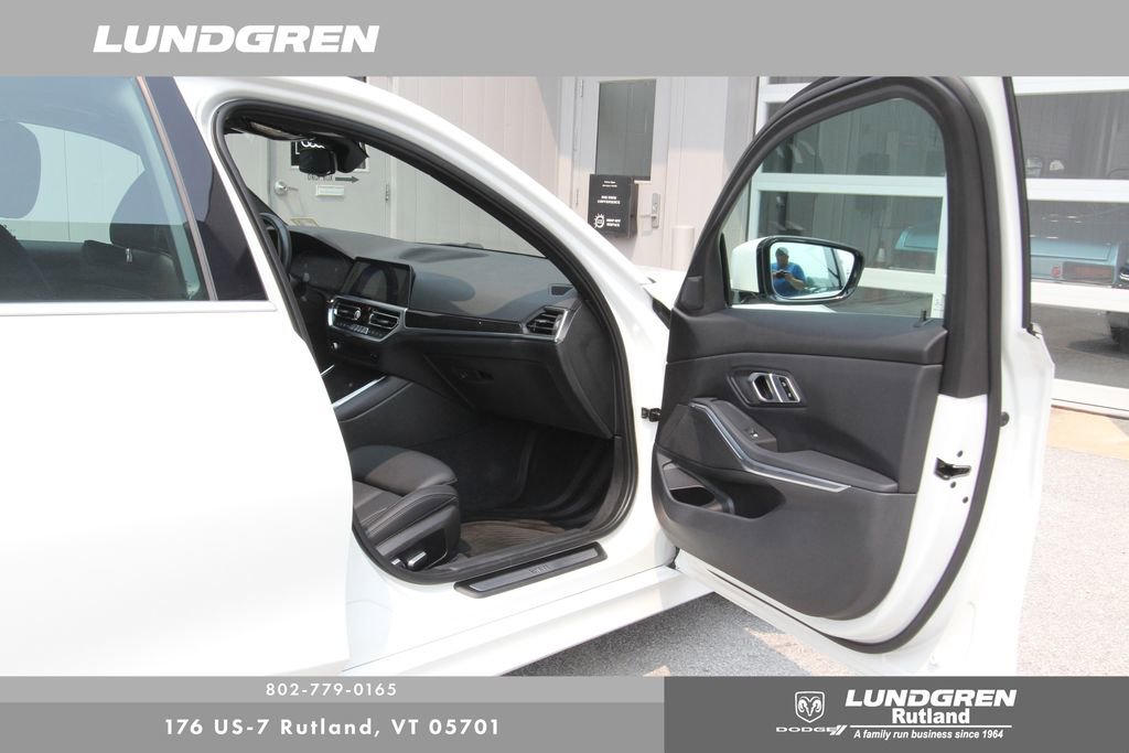 Used 2022 BMW 330i xDrive Sedan w/ Premium Package image 8