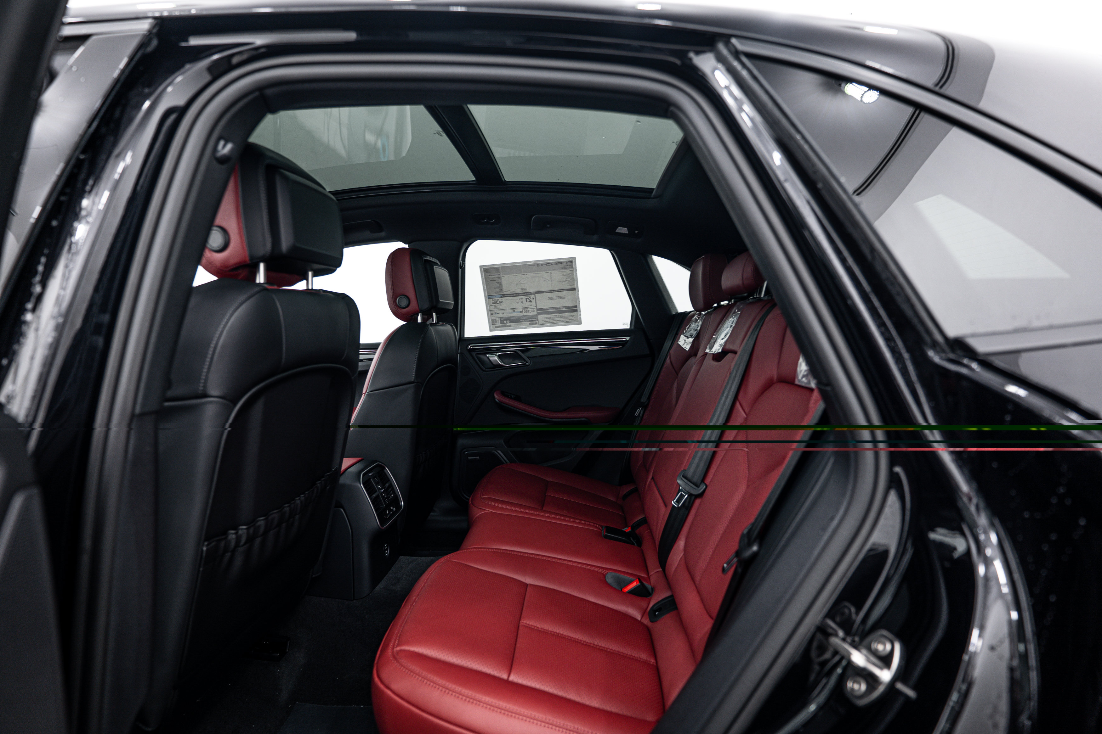 Certified 2026 Porsche Macan AWD/4WD image 21