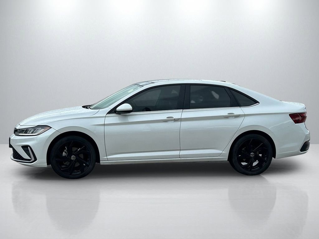 Used 2025 Volkswagen Jetta SE FWD image 8