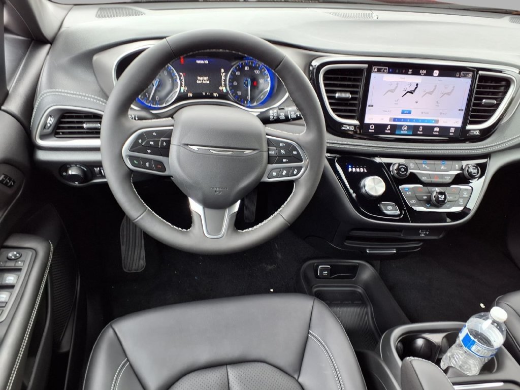 New 2027 Chrysler Pacifica Select FWD image 4