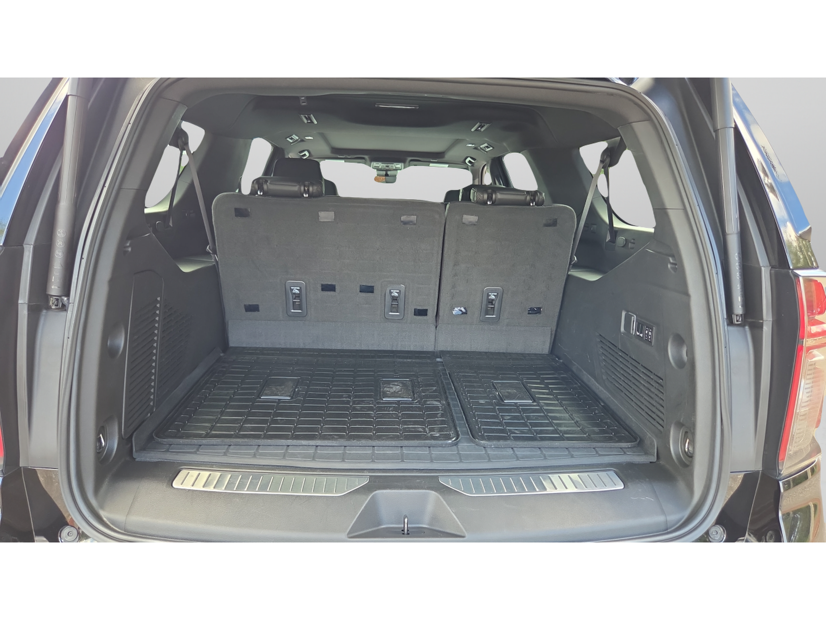 Certified 2023 Chevrolet Suburban High Country AWD/4WD image 14