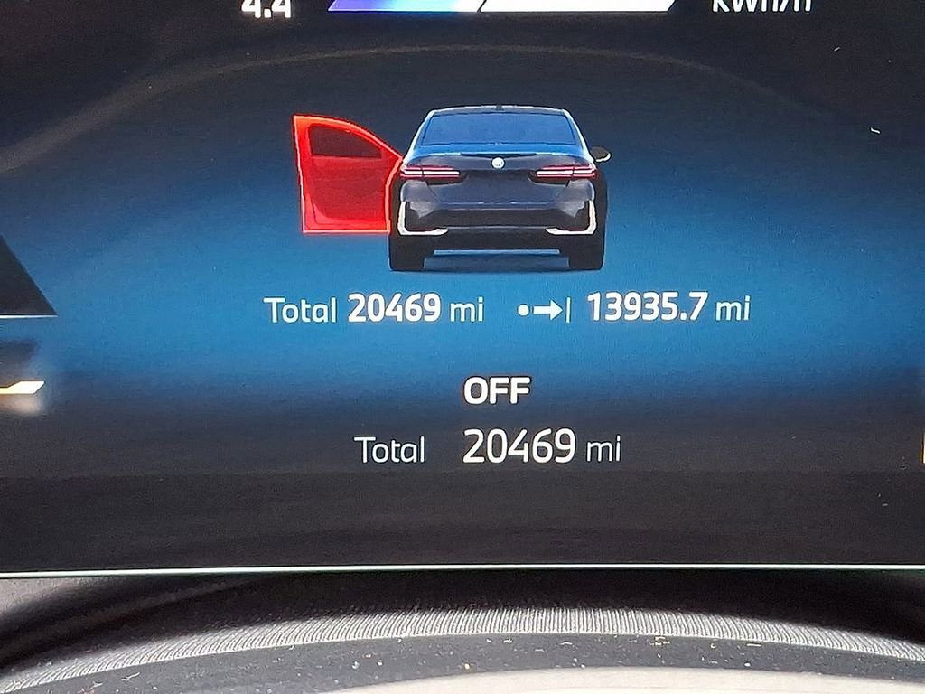 Used 2025 BMW i5 eDrive40i image 22