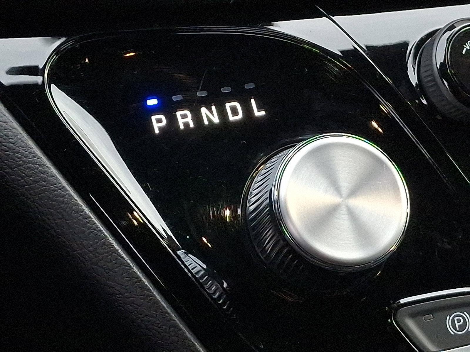 Certified 2025 Chrysler Pacifica Select image 17