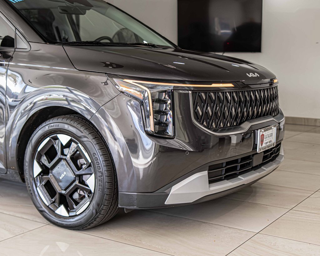 Used 2025 Kia Carnival EX image 3