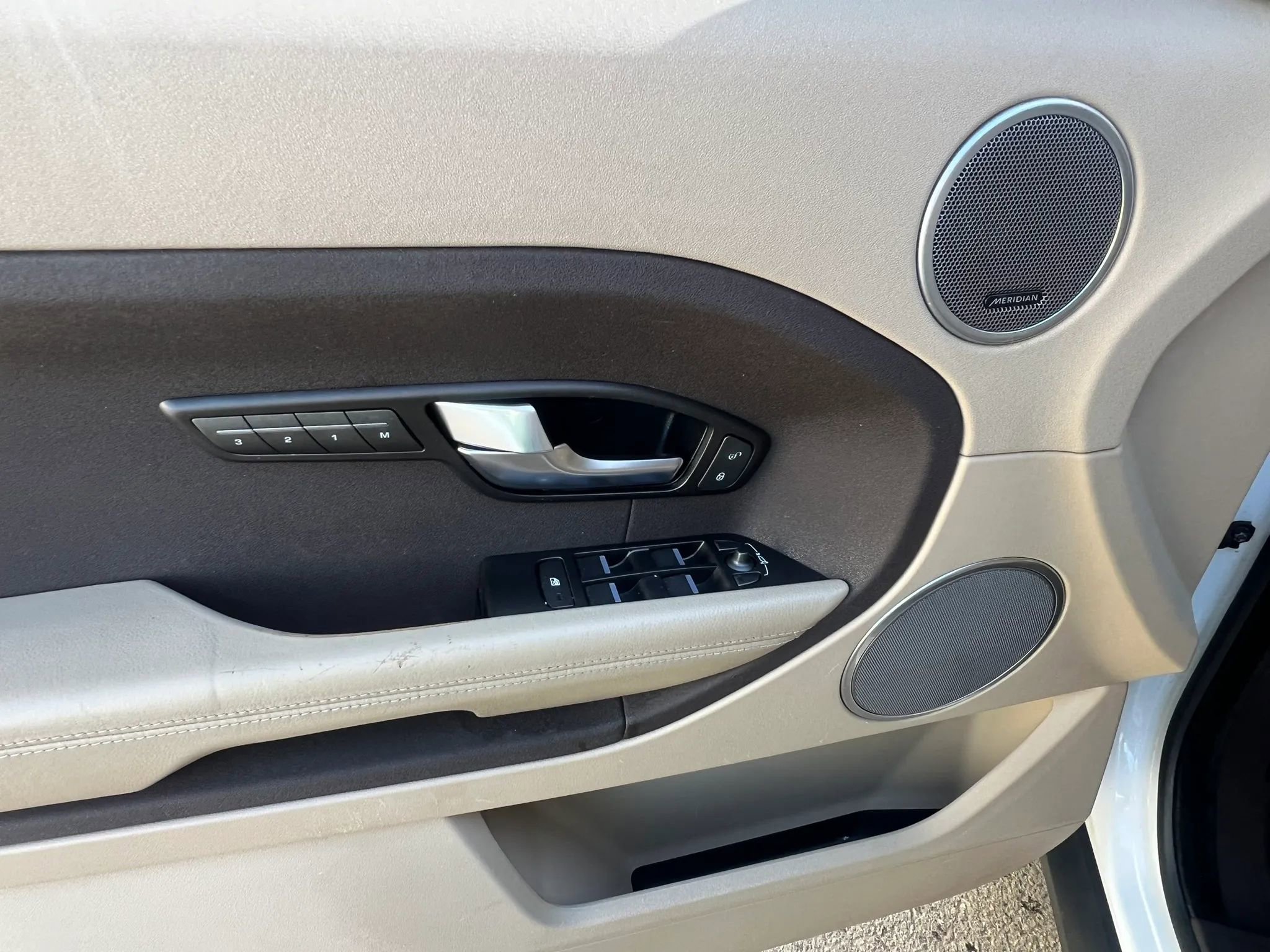 Used 2014 Land Rover Range Rover Evoque Pure Plus image 11