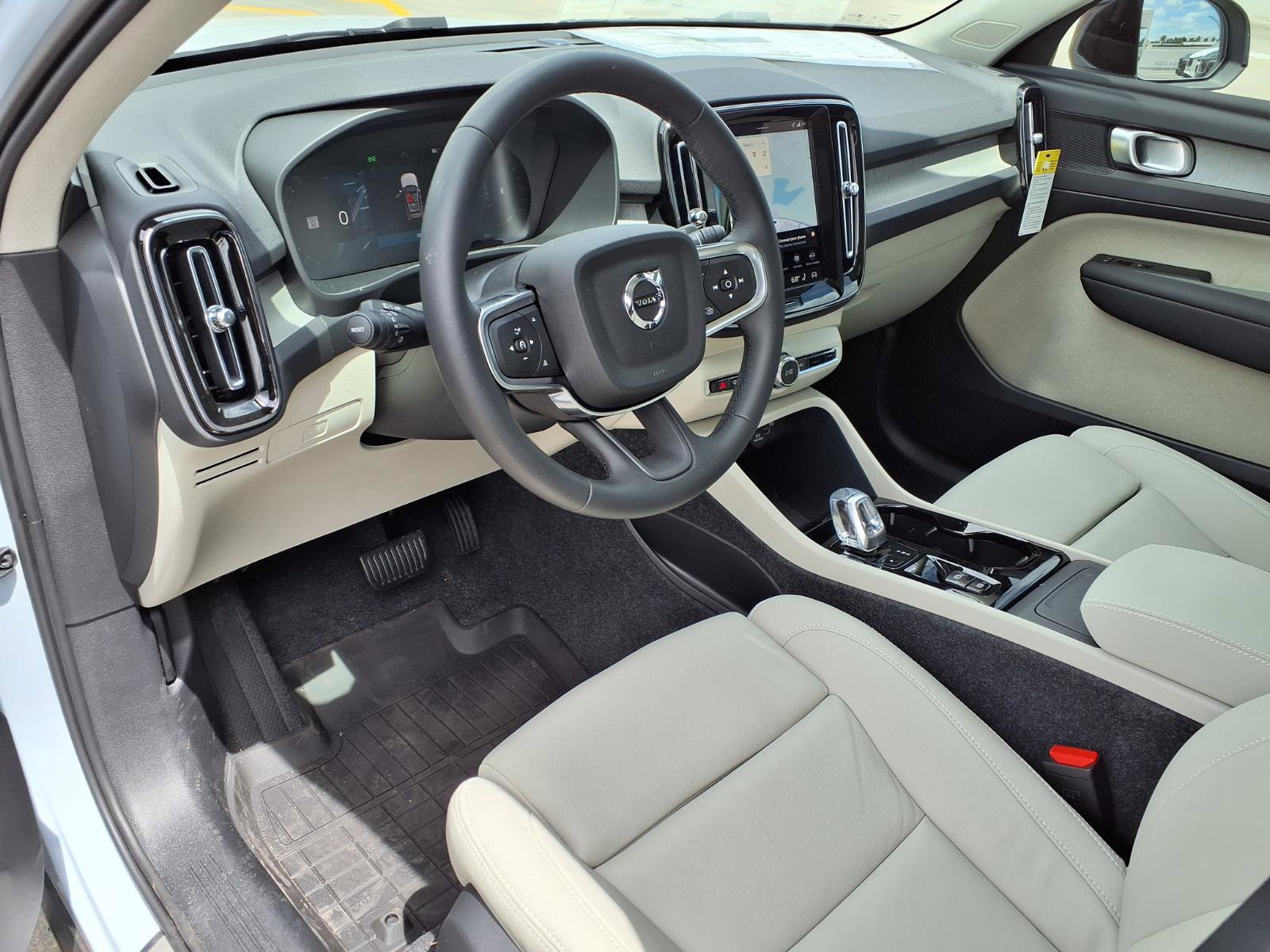 New 2026 Volvo XC40 B5 Plus w/ Protection Package Premier AWD/4WD image 12