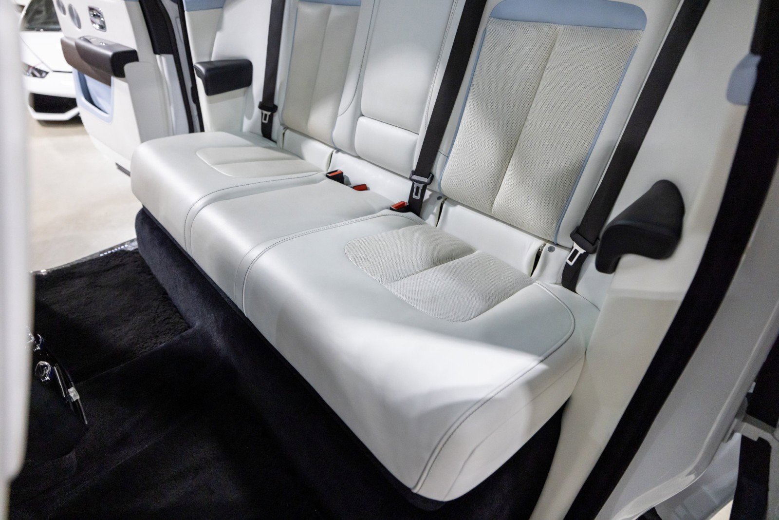 Used 2019 Rolls-Royce Cullinan image 37