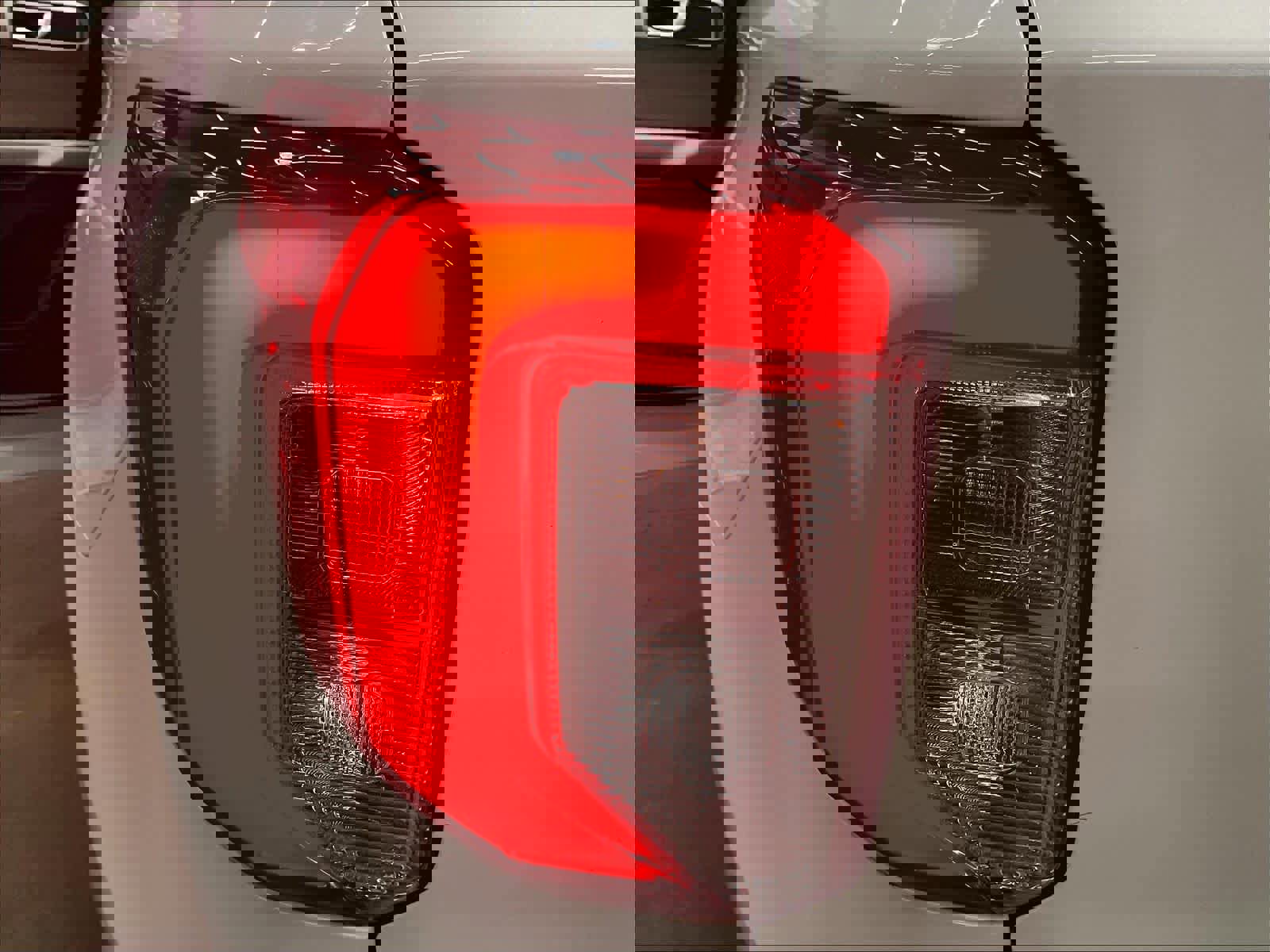 Used 2020 Ford Explorer XLT w/ Equipment Group 202A image 28