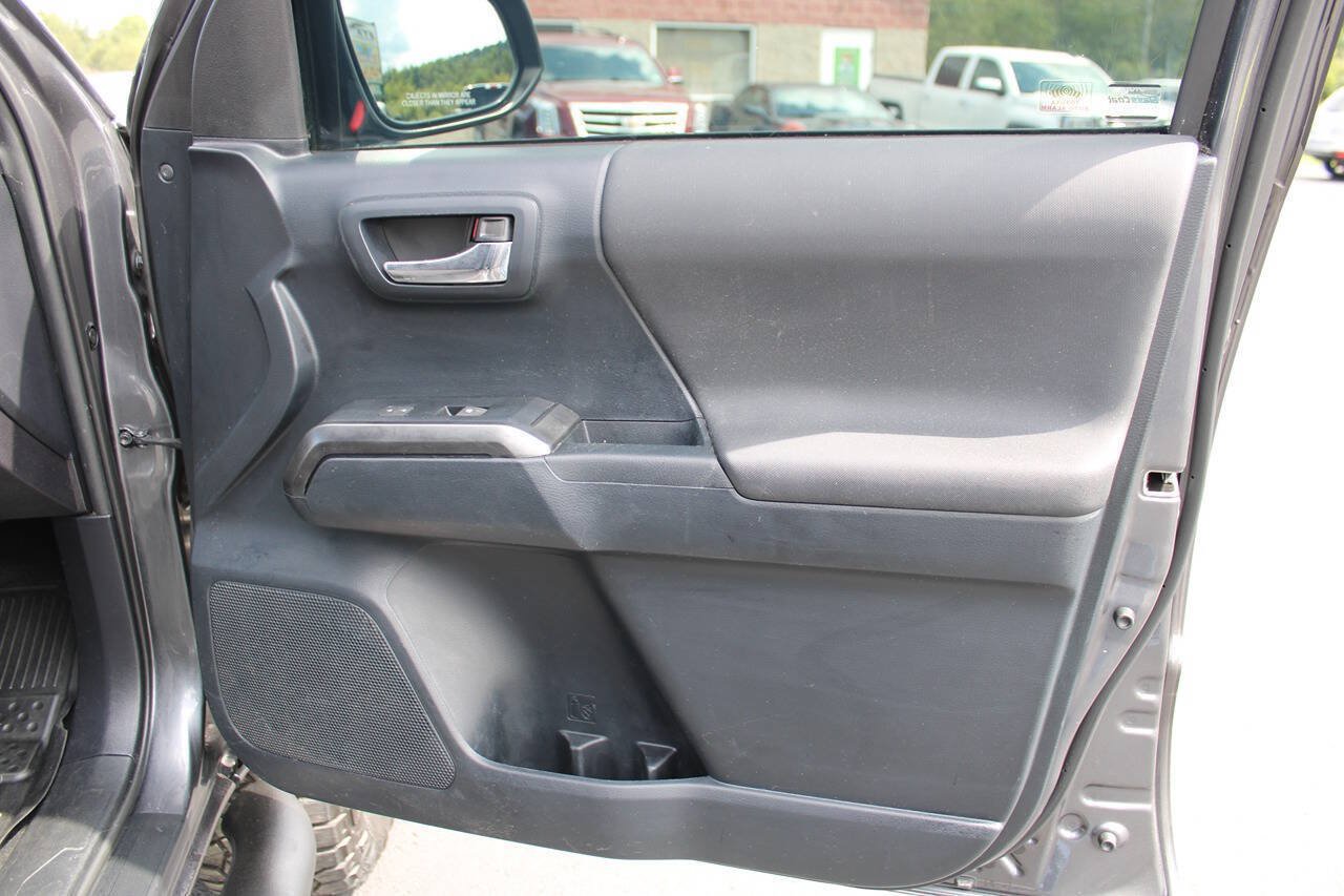Used 2019 Toyota Tacoma TRD Sport AWD/4WD image 41