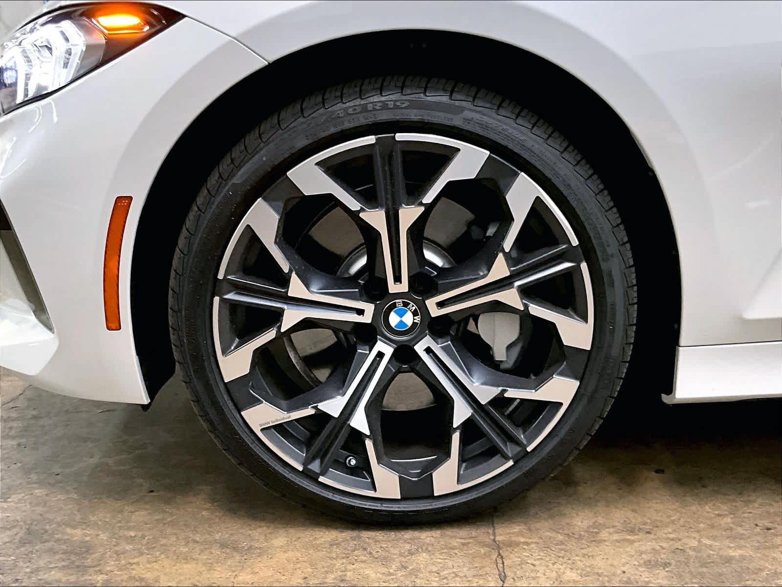 Used 2025 BMW 330i Sedan w/ Convenience Package RWD image 12