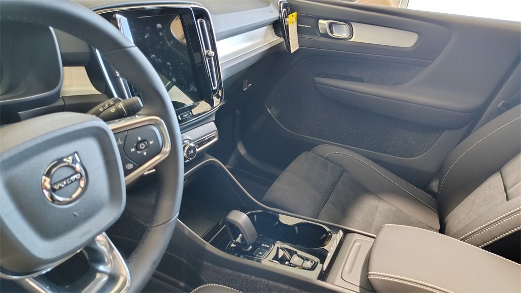 New 2026 Volvo XC40 B5 Ultra w/ Protection Package Premier image 19