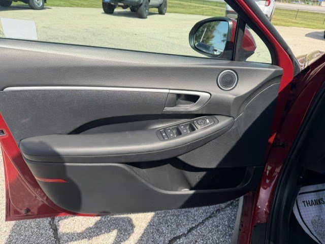 Used 2025 Hyundai Sonata SE FWD image 11
