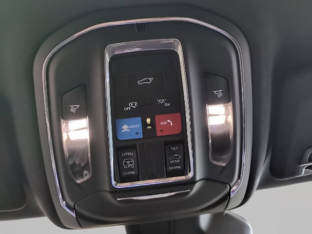 Used 2023 Jeep Grand Cherokee Altitude AWD/4WD image 13