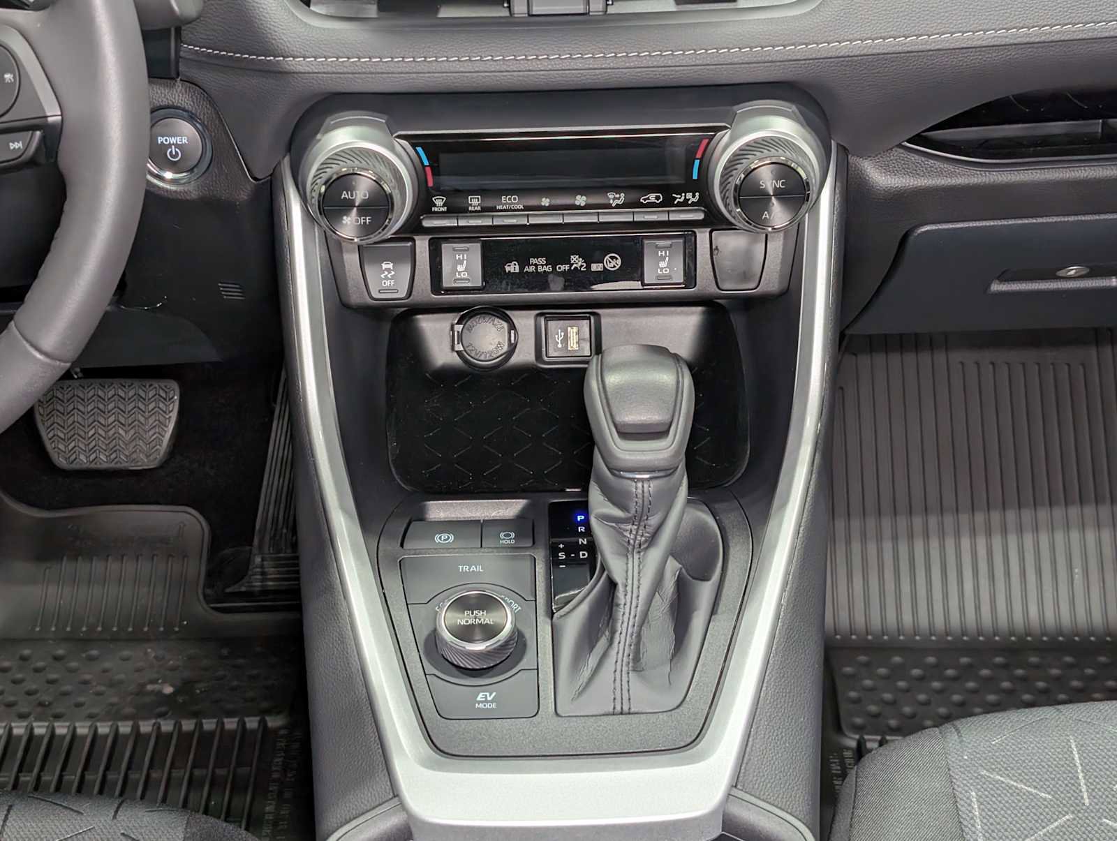 Used 2025 Toyota RAV4 XLE image 20