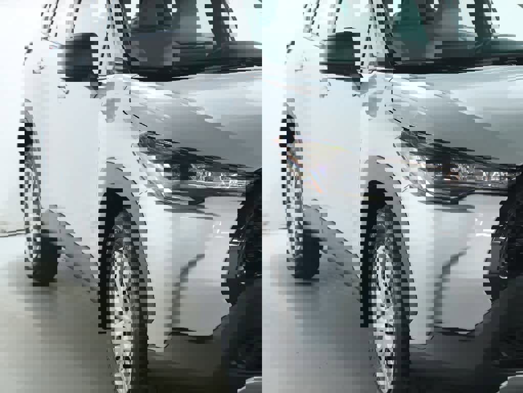 Used 2023 Toyota Corolla Cross L image 9