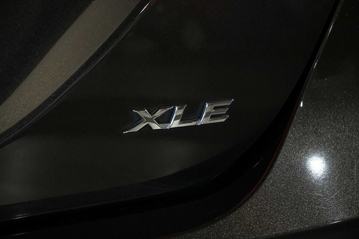Used 2019 Toyota Camry XLE FWD image 11