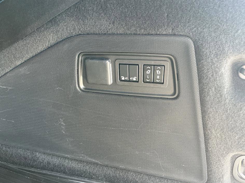 Used 2023 Cadillac Escalade ESV Sport image 31