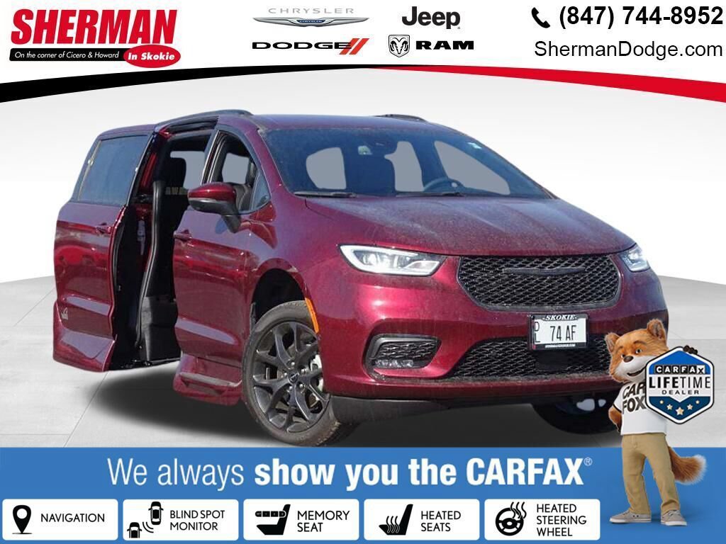 Used 2023 Chrysler Pacifica Touring-L w/ Uconnect Theater Family Group