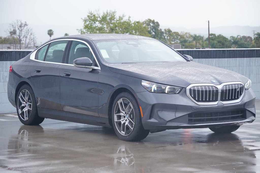 New 2026 BMW i5 eDrive40 w/ Premium Package image 3