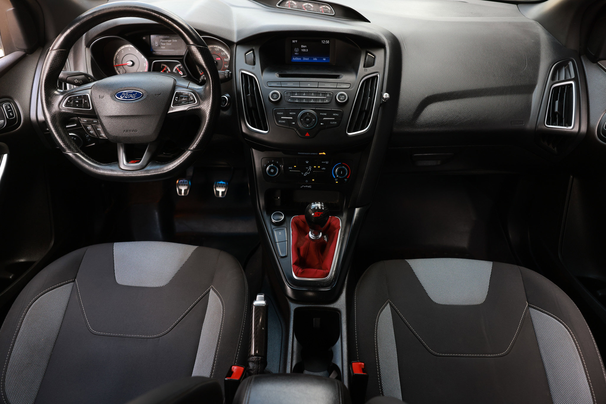 Used 2017 Ford Focus ST image 2