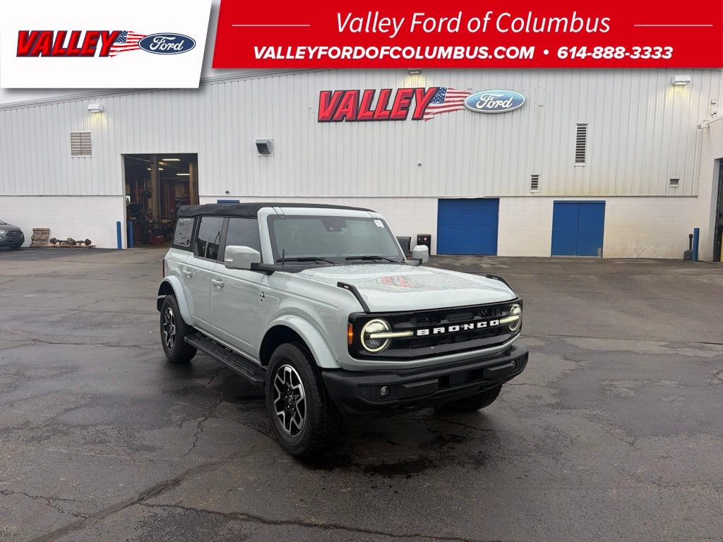 Used 2023 Ford Bronco Outer Banks AWD/4WD image 1