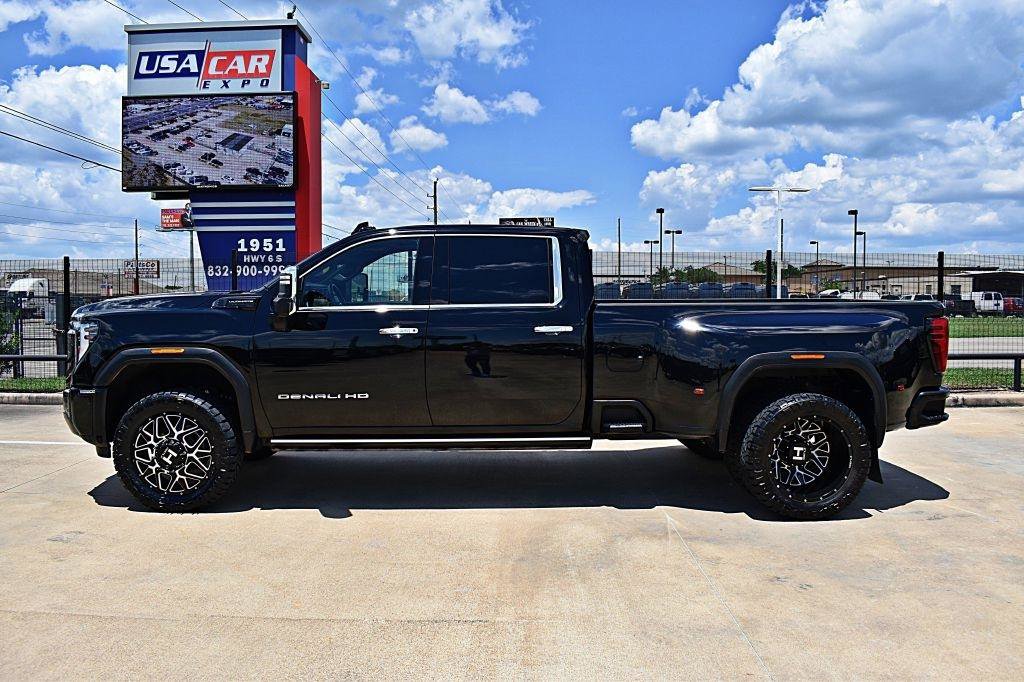 Used 2024 GMC Sierra 3500 Denali Ultimate AWD/4WD image 11