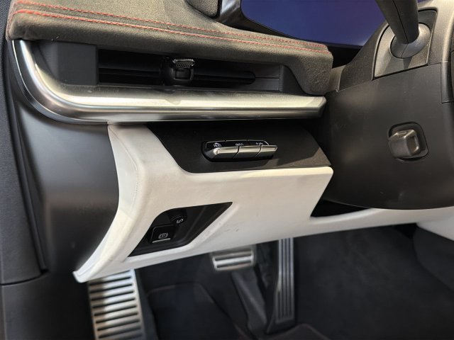 Used 2023 Chevrolet Corvette Stingray Premium Conv w/ Z51 Performance Package RWD image 16