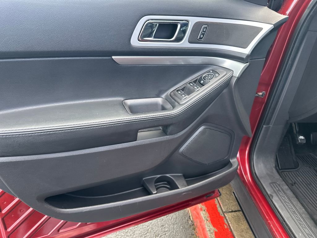 Used 2014 Ford Explorer XLT w/ Equipment Group 202A AWD/4WD image 10