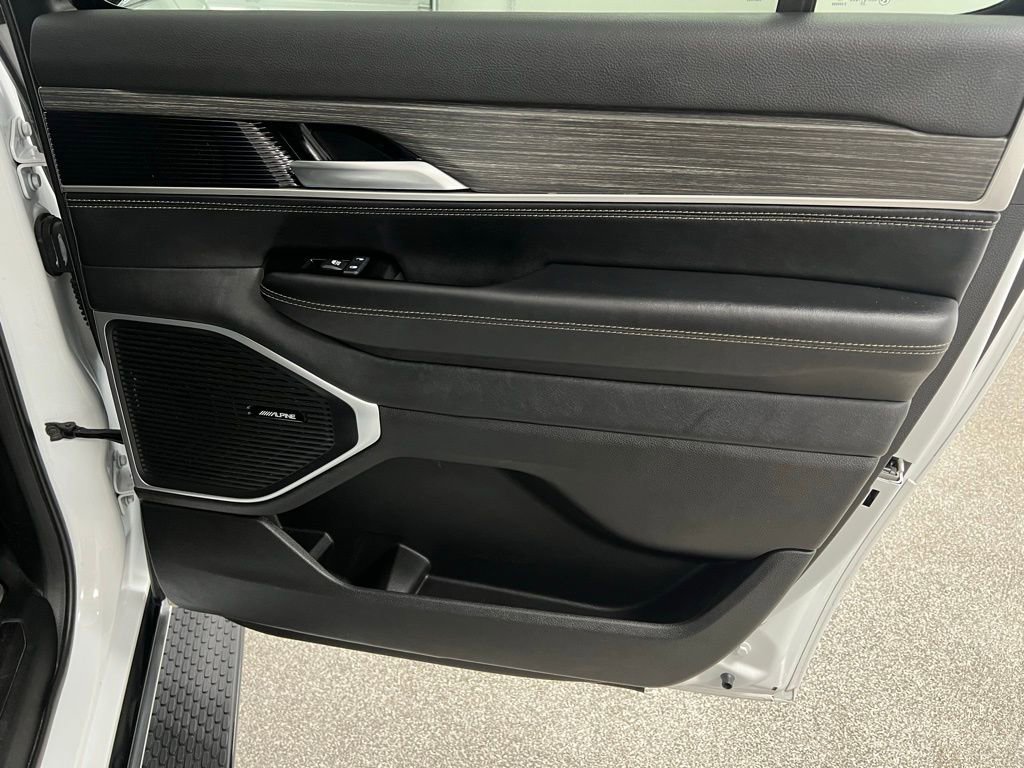 Used 2024 Jeep Wagoneer L Series II w/ Premium Group I image 56