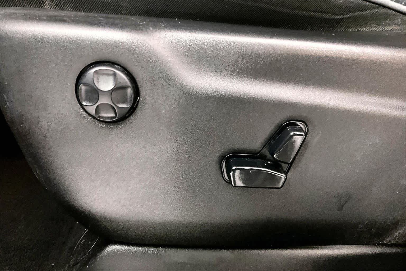 Used 2020 Jeep Grand Cherokee Overland AWD/4WD image 33