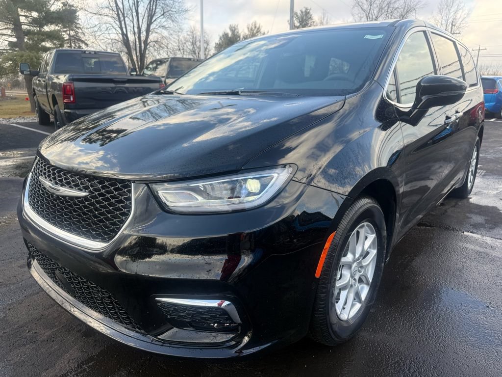 New 2026 Chrysler Pacifica Select FWD image 8