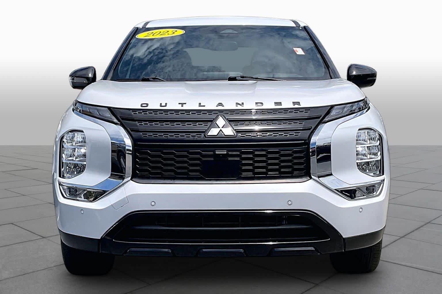 Used 2023 Mitsubishi Outlander SE Black Edition FWD image 4