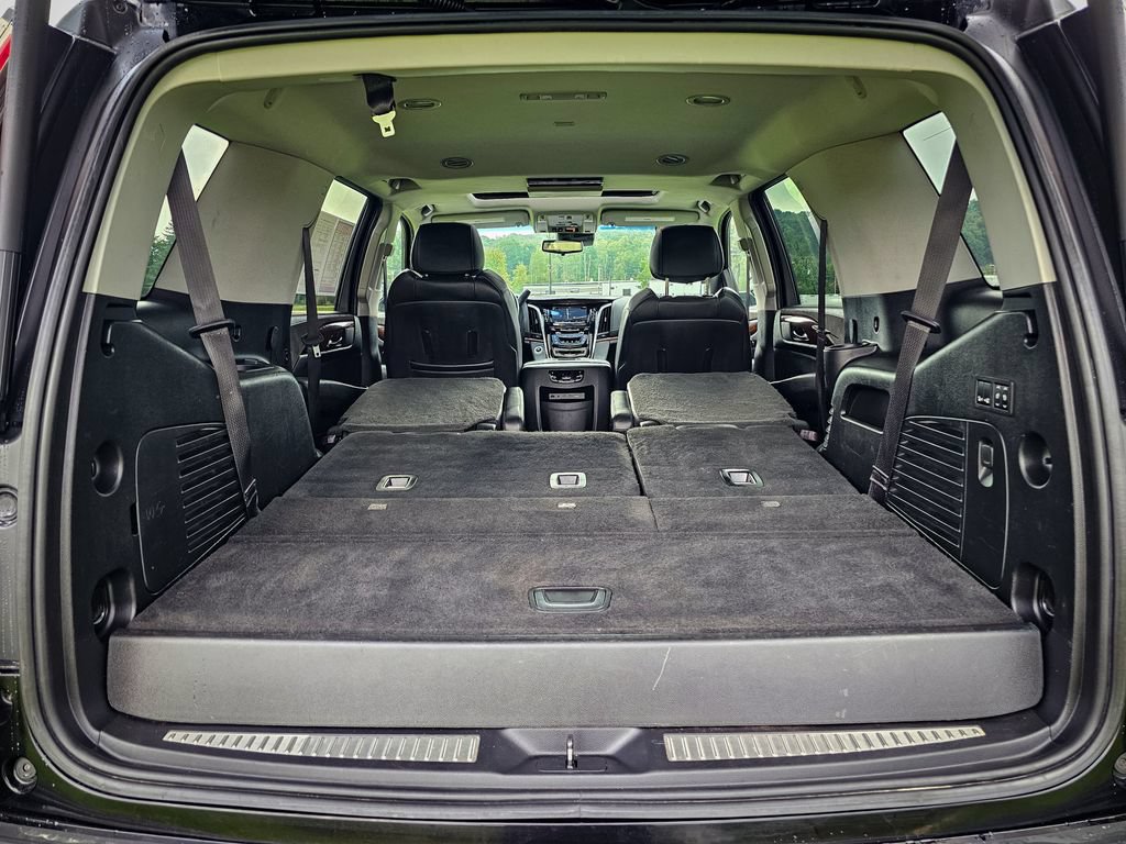 Used 2020 Cadillac Escalade Luxury w/ Escalade Sport Edition RWD image 43