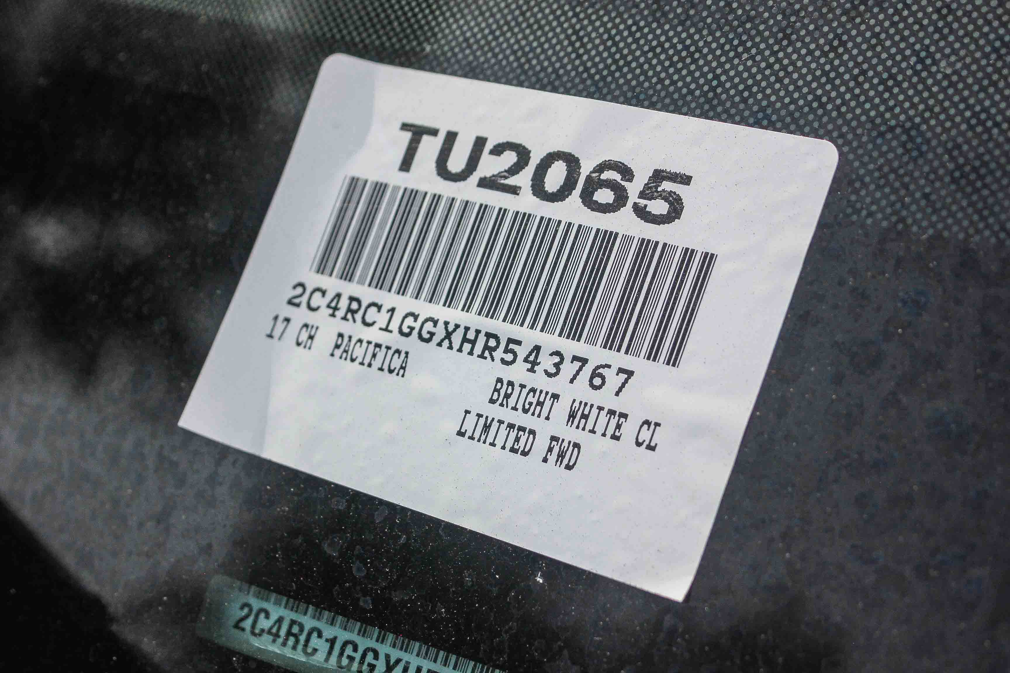 Used 2017 Chrysler Pacifica Limited w/ Advanced Safetytec Group image 29